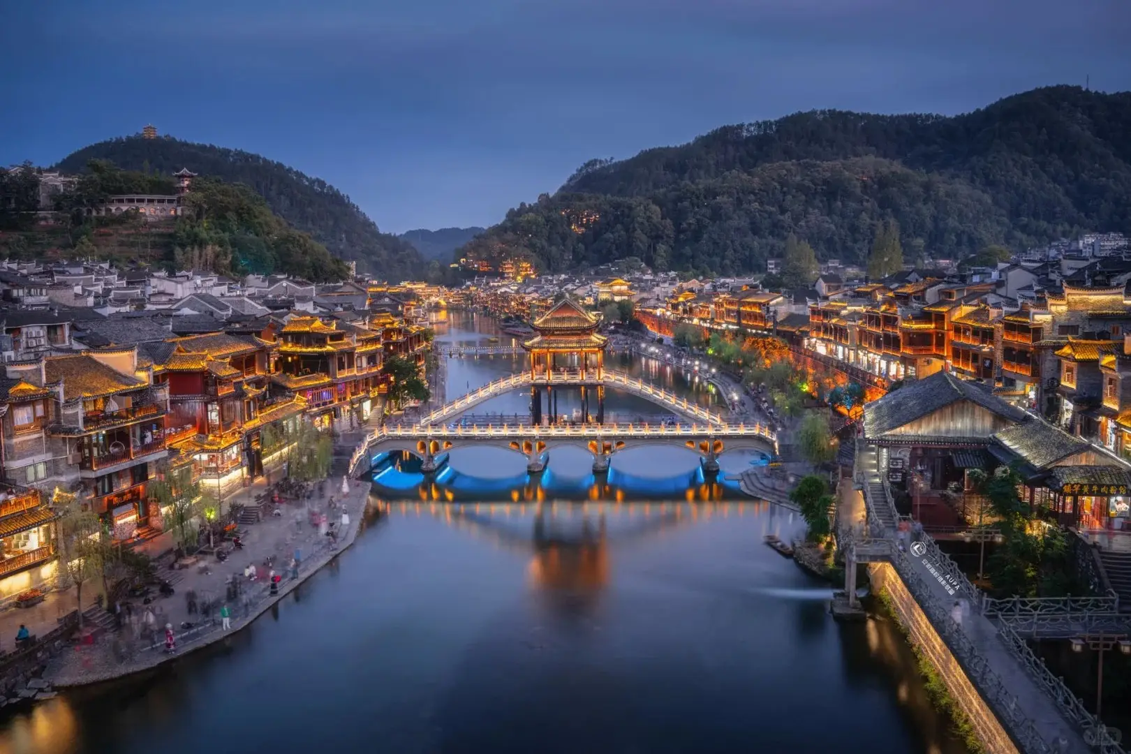 2026張家界旅遊季節攻略｜最佳旅遊時間、氣候分析、四季景點與行程推薦