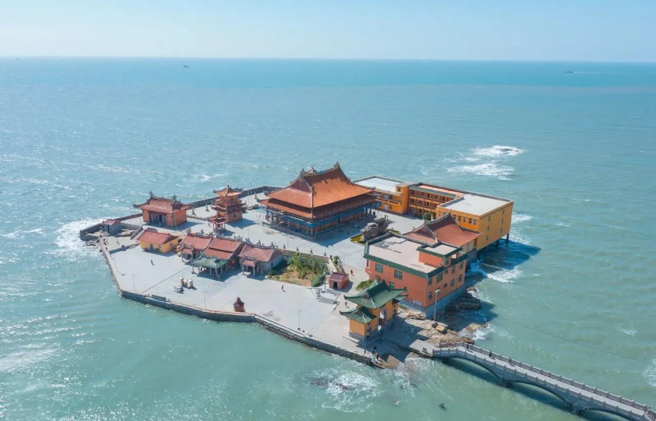 《黃金海岸攻略》晉江石獅海上珞珈寺、潮汐時間、拍照機位全解析！