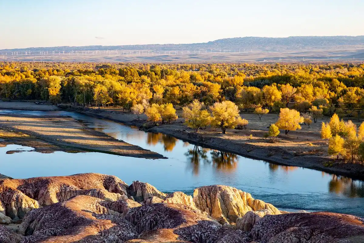 新疆旅行團推薦｜行程規劃＋價格分析＋跟團還是自由行完整指南