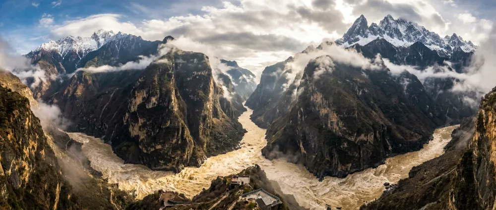 七彩雲南虎跳峽金沙江咆哮與雪山峽谷絕景 七彩雲南虎跳峽金沙江咆哮與雪山峽谷絕景