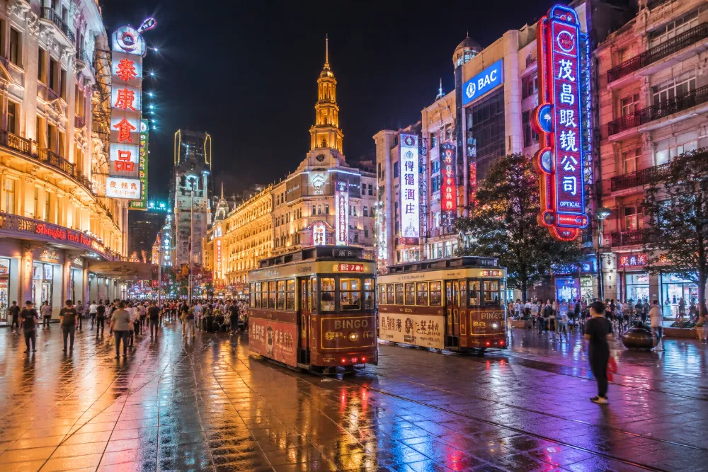 2027上海南京路攻略南京東路步行街夜景霓虹燈海 2027上海南京路攻略南京東路步行街夜景霓虹燈海