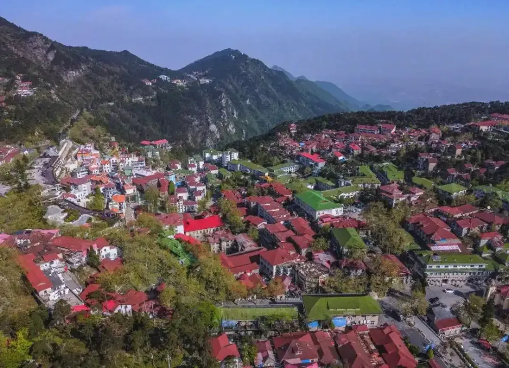 牯嶺鎮。住在山頂小鎮,最能體會「山中無日」的節奏。 牯嶺鎮。住在山頂小鎮,最能體會「山中無日」的節奏。